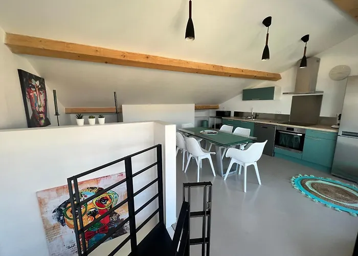 Apartament Oustal Caval Marin A